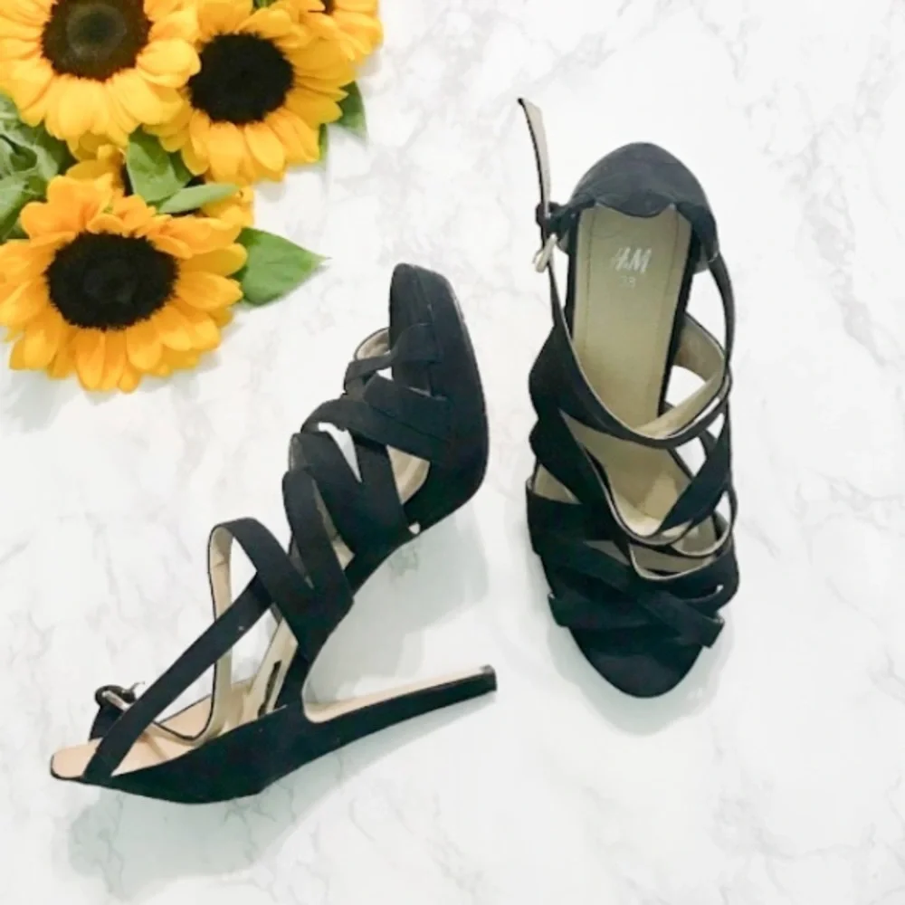 H&M black platform strappy cross cross sandals 7